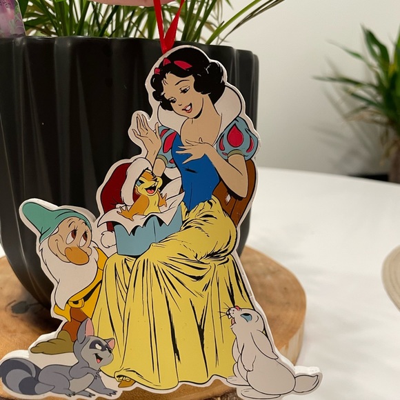 - Disney Snow White wood ornament - Picture 2 of 3